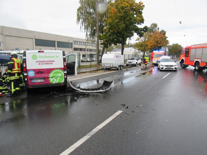 POL-ME: Hoher Sachschaden nach Verkehrsunfall - Langenfeld - 2110075