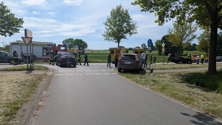 POL-STD: Mercedes in Buxtehude entwendet, Vorfahrt missachtet und Auto auf dem Dach gelandet
