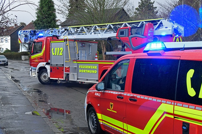 FW-DO: Kinderwagen brennt in Treppenraum