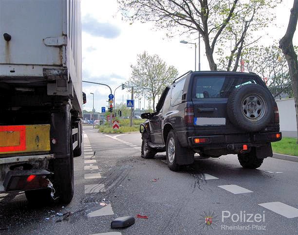 POL-PPWP: Kaiserslautern: Von Sonne geblendet - Unfall gebaut