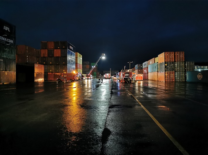POL-Einsatz: Betriebsunfall im Hafen Stuttgart - Containerterminal - 70173 Stuttgart