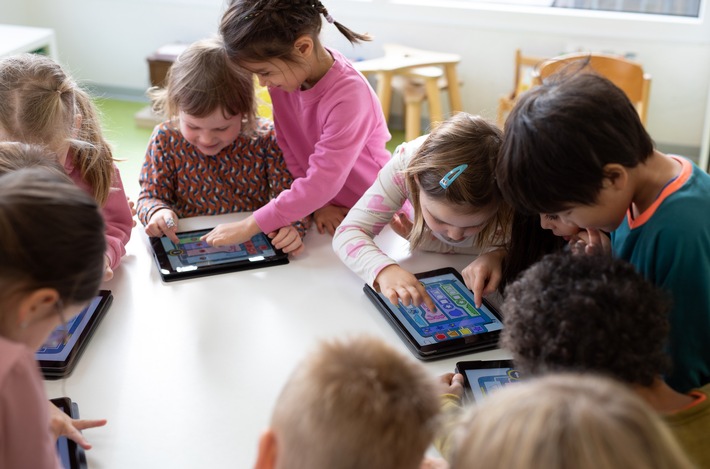 "Programmieren mit dem Elefanten" für Kinder in Rheinland-Pfalz / Bibliotheksprojekt von Landesbibliothekszentrum, WDR und SWR geht an den Start / Kostenfrei für Kinder und beteiligte Bibliotheken