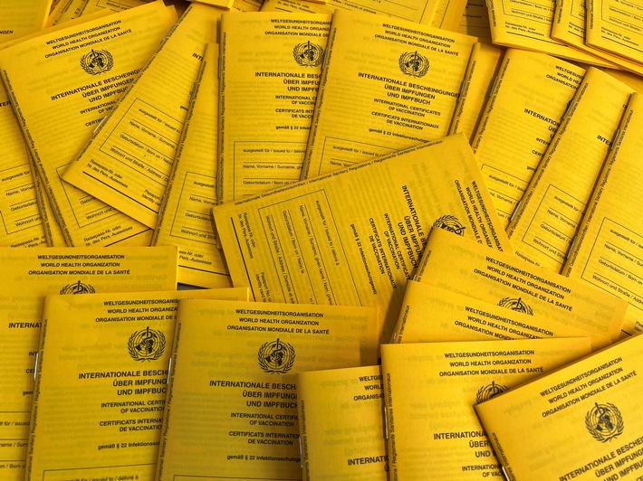 POL-MI: Polizei entdeckt bei Verkehrskontrolle über 100 gefälschte Impfausweise
