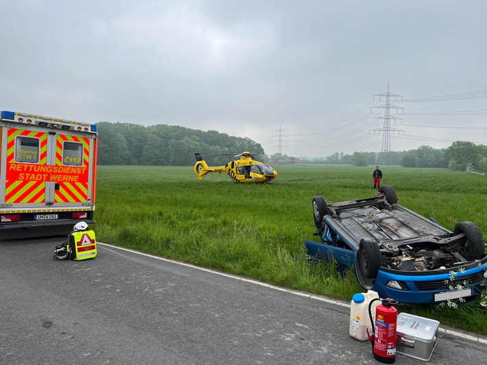 FW-WRN: TH_PERSON_KLEMMT - LG4 - LZ1 - LKW gegen PKW // PKW überschlagen