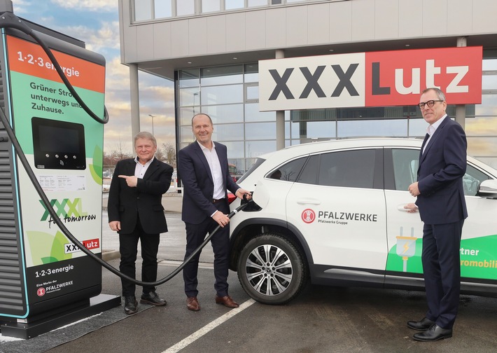 Die gute XXXL-Nachricht zum Jahresstart: Zusammen mit der Pfalzwerke AG entstehen deutschlandweit 500 neue E-Ladepunkte vor den XXXLutz Möbelhäusern