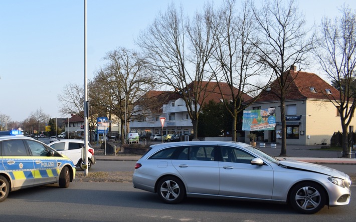 POL-HF: Fußgängerin schwer verletzt - Verkehrsunfall beim Abbiegen