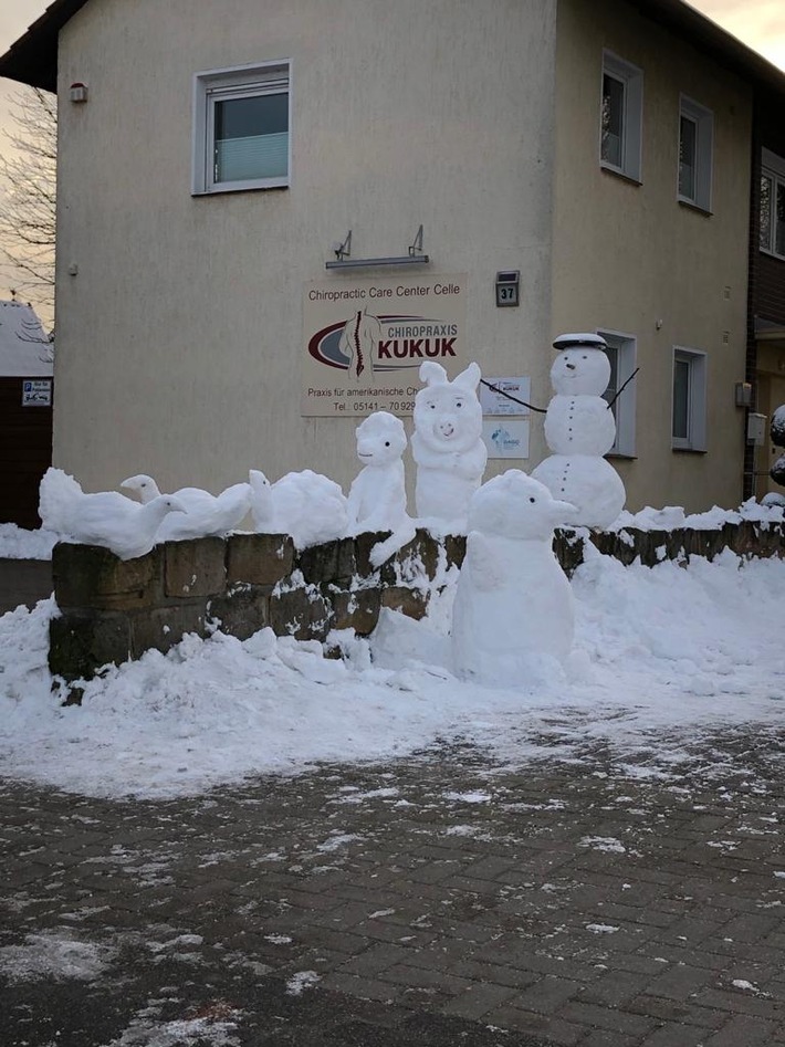 POL-CE: Winterlicher Schneemanns Gruss in der Harburger Heerstraße/ B 3