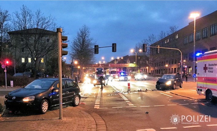 POL-PPWP: Unfall in der Lauterstraße - wer hatte "Rot"?