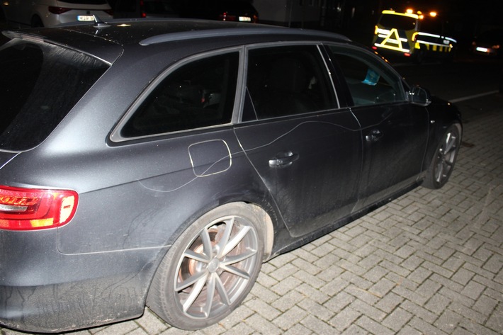 pol-ne-alkoholisierter-mann-besch-digt-13-fahrzeuge