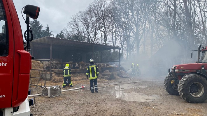 FW Flotwedel: Löschzug Wienhausen löscht brennenden Reifenstapel