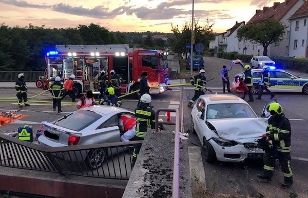 POL-PDPS: Verkehrsunfall mit schwerverletzter Person und hohem Sachschaden