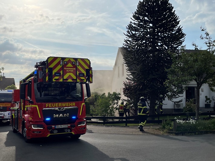 FW Alfter: Kellerbrand in Alfter-Witterschlick - eine Person verletzt