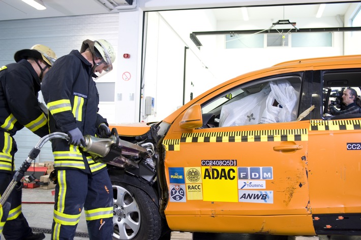 ADAC-Rettungskarte / Schnelle Hilfe griffbereit / Nach einem Unfall kommt es auf jede Sekunde an