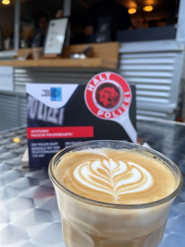 POL-HX: "Coffee with a Cop": Polizei lädt zum Austausch bei Kaffee ein / Innenminister Herbert Reul kommt nach Bad Driburg