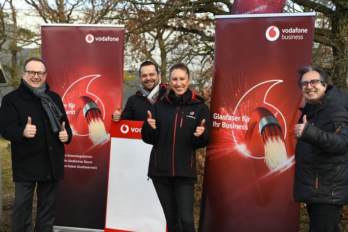 Spatenstich in Hockenheim: Jetzt baut Vodafone Glasfaser aus