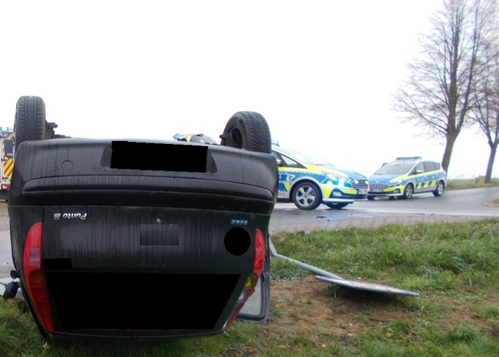 POL-MI: Auto überschlägt sich nach Zusammenstoß