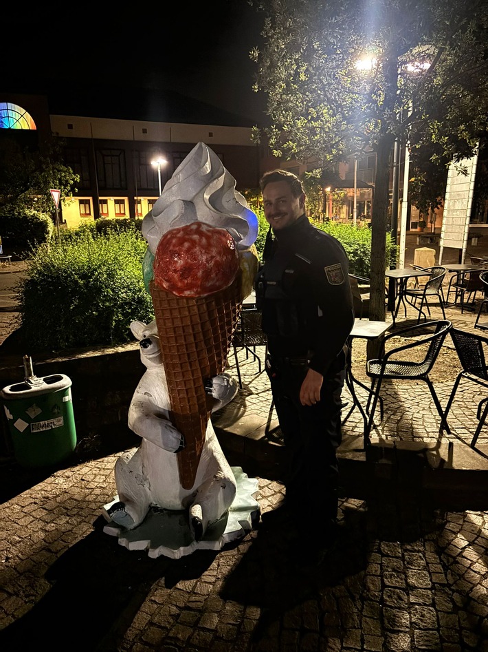 POL-PDLD: Überdimensionale Eiswaffel nach Diebstahl wieder aufgetaucht (Nachtragsmeldung)