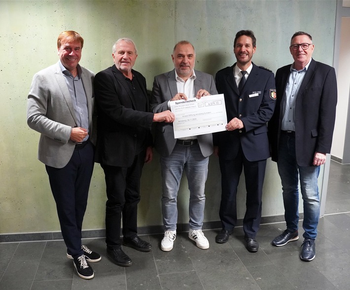 POL-HSK: Gemeinsame Pressemitteilung der Stadt Arnsberg und der Polizei HSK: Benefizkonzert "The Magic of Movies" begeistert im Sauerland-Theater - Hoher Spendenerlös für die Hospiz-Stiftung Arnsberg-Sundern