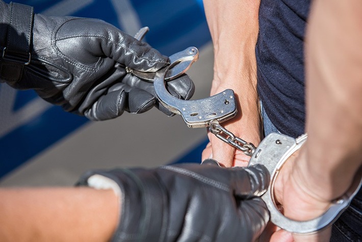 BPOL-BadBentheim: Fast drei Monate Gefängnis - Gesuchter 22-Jähriger festgenommen