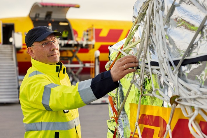 PM: DHL Express erhöht Luftfrachtkapazitäten und bereitet Bodennetzwerk für anspruchsvolle Hochsaison 2024 vor / PR: DHL Express adds aviation capacity and prepares ground network for demanding 2024 peak season