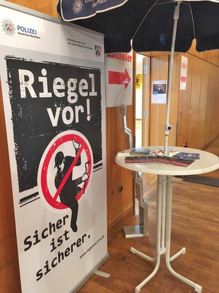 POL-ME: Info-Stand der Polizei bei Messe "Bau- und Wohnträume" - Langenfeld - 2002072