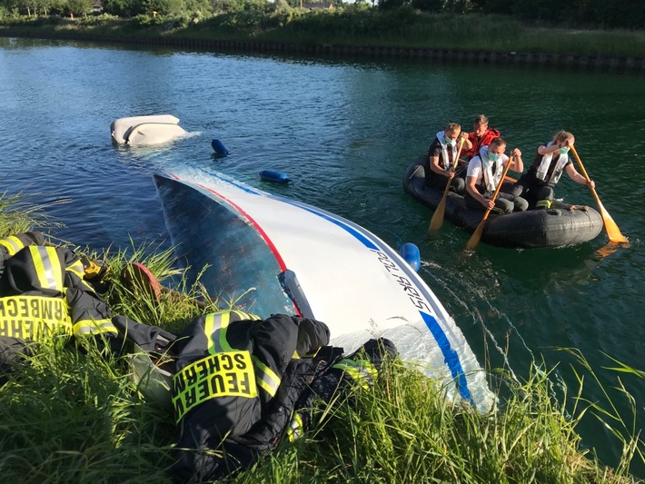 FW-Schermbeck: Ein gesunkenes Motorboot beschäftigte die Feuerwehr Schermbeck am Pfingstmontag