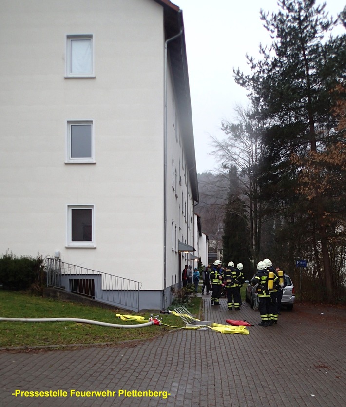FW-PL: OT-Kersmecke. Brand im Keller. Rauchmelder warnen Bewohner eines Mehrfamilienwohnhauses.
