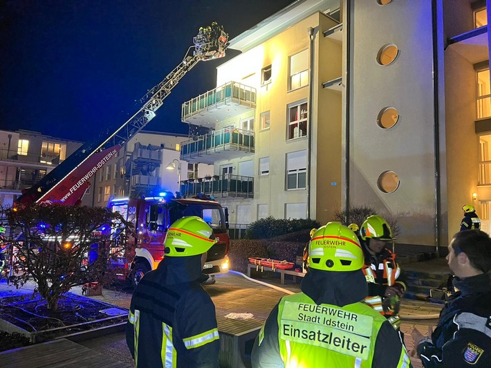 FW Rheingau-Taunus: Wohnungsbrand in Idstein