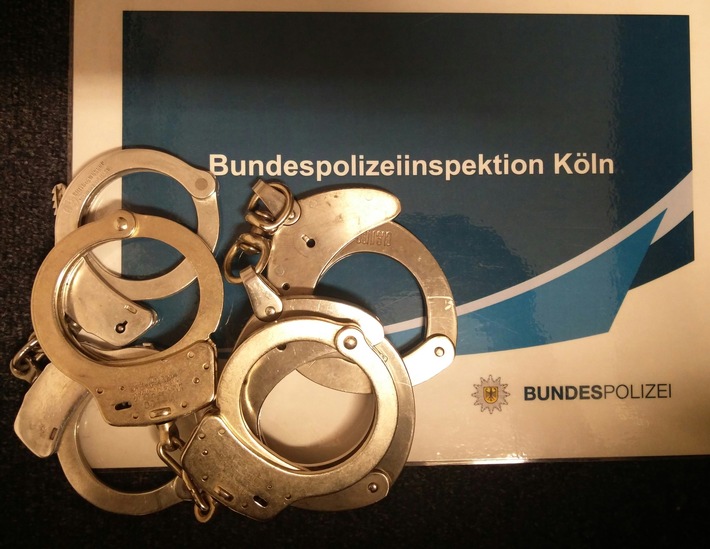 BPOL NRW: Erfolgreiches Fahndungswochenende für die Bundespolizei in Köln: Fünf Festnahmen