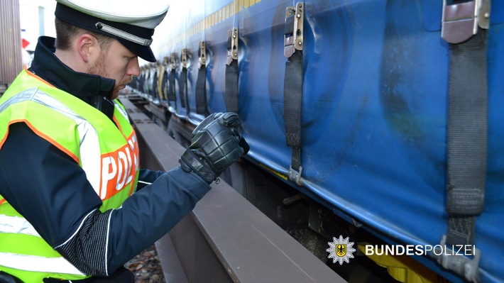 Bundespolizeidirektion München: Güterzugmigration: Sieben Afrikaner am Rangierbahnhof Laim aufgegriffen