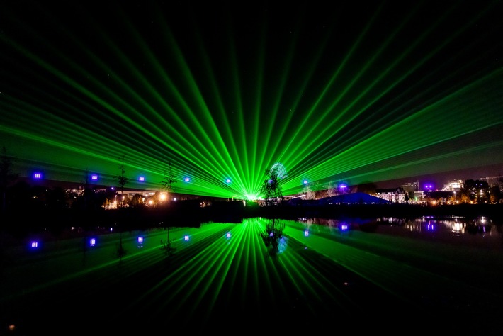 Landesgartenschau Neuss im Laserlicht: HerbstLichter starten mit großem Besucherandrang