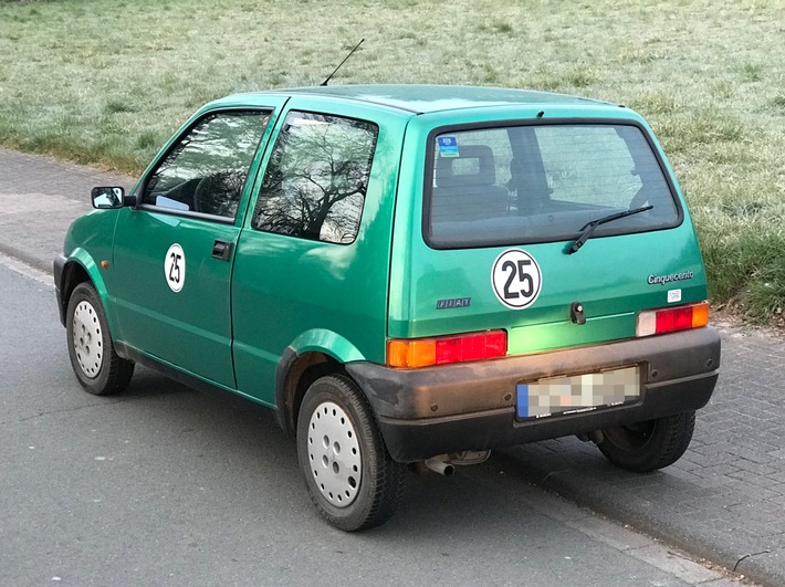 POL-KS: Polizei stoppt gedrosselten Fiat mit 25 km/h Schildern: Fahrer ohne benötigten Führerschein unterwegs