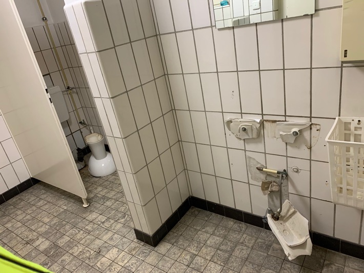 POL-CE: Vandalismus auf öffentlicher Toilette - Zeugen gesucht