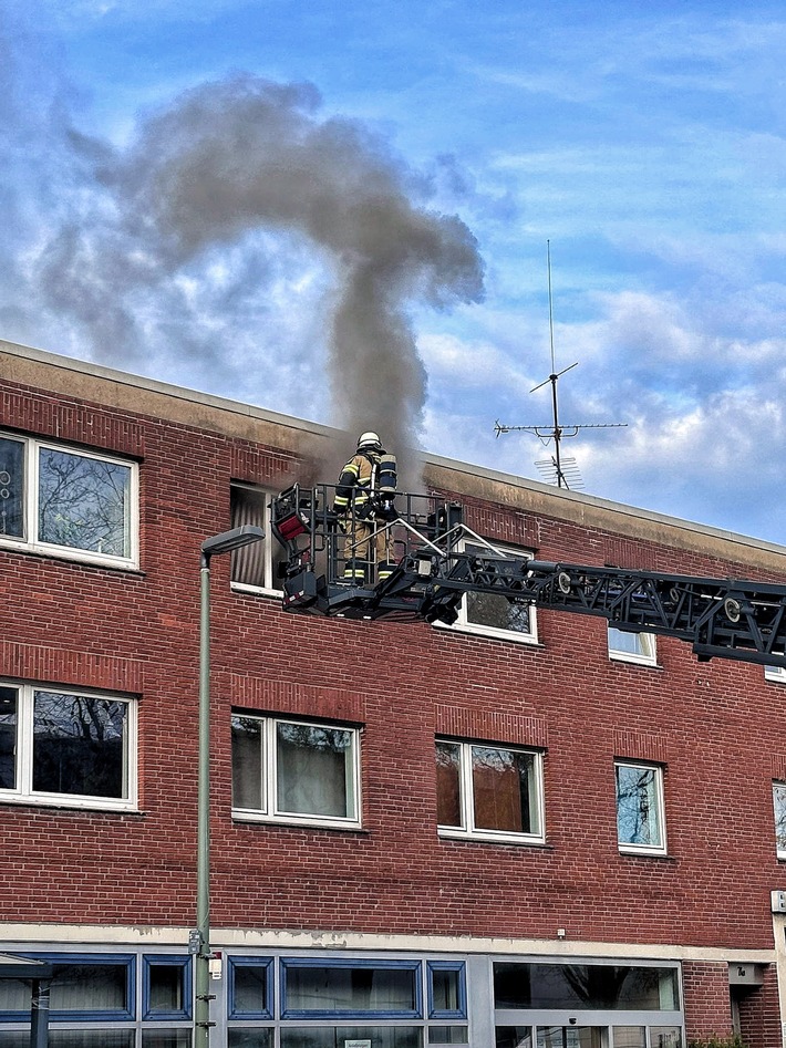 FW-NE: Zimmerbrand im zweiten Obergeschoss | Keine Personen verletzt