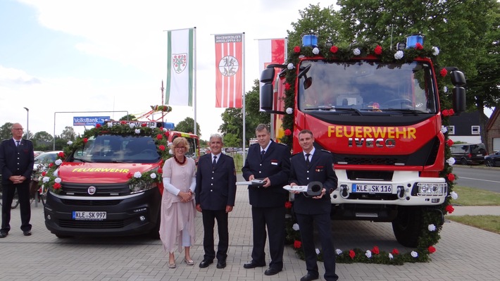 Feuerwehr Kalkar: Einweihung zwei neuer Fahrzeuge der Löschgruppe Appeldorn