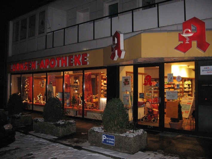 POL-SE: Schenefeld - Bewaffneter Überfall auf Apotheke, Zeugen werden gesucht