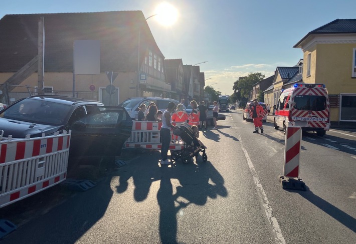 POL-ROW: ++ Unfall an Bremervörder Kreuzung - Sechs Personen leicht verletzt ++ 90-jähriger Radfahrer bei Unfall schwer verletzt ++