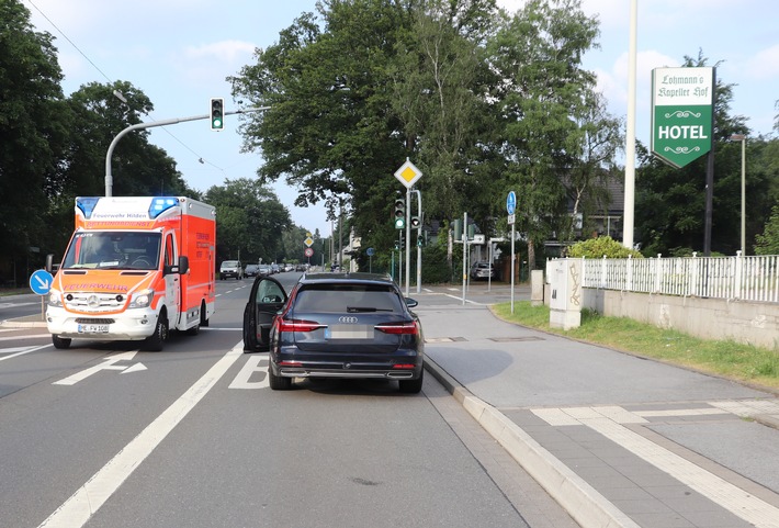 POL-ME: Betrunkener Autofahrer verursacht Verkehrsunfall: Zwei Personen verletzt - Langenfeld - 2106123