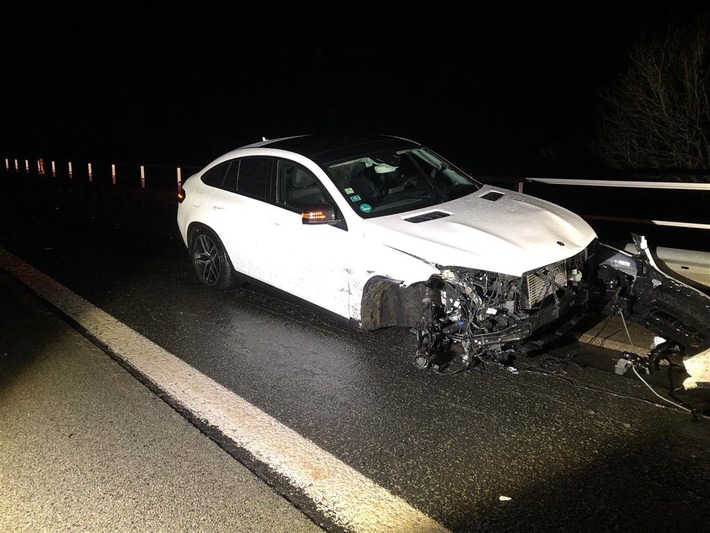 POL-PDWIL: Verkehrsunfall mit Flucht bei winterlichen Verhältnissen