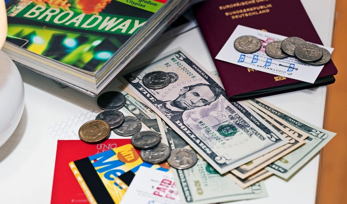Bargeld für den Urlaub umtauschen? Neue Studie der Reisebank untersucht Tauschverhalten von Reisenden und kommt zu überraschenden Ergebnissen