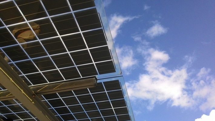 Photovoltaik Lüneburg Mittelfeld und Rettmer - Elektro Burmester liefert Qualität und Verlässlichkeit / Weiterer Text über ots und www.presseportal.de/nr/154031 / Die Verwendung dieses Bildes ist für redaktionelle Zwecke unter Beachtung ggf. genannter Nutzungsbedingungen honorarfrei. Veröffentlichung bitte mit Bildrechte-Hinweis.