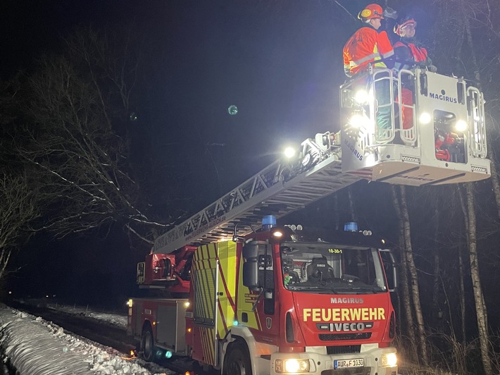 FW-AUR: Langer Ast drohte niederzustürzen