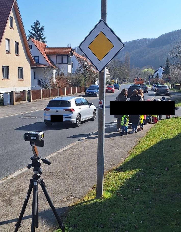 POL-ESW: Polizei Witzenhausen überwacht Geschwindigkeit im Bereich des Kindergartens