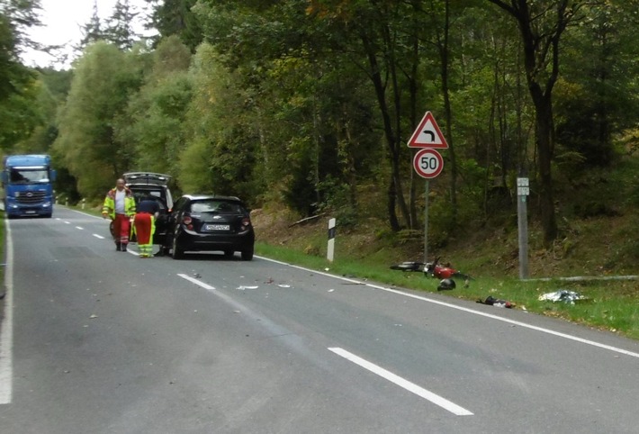 POL-NOM: Fahrer eines Kleinkraftrades von Pkw erfasst