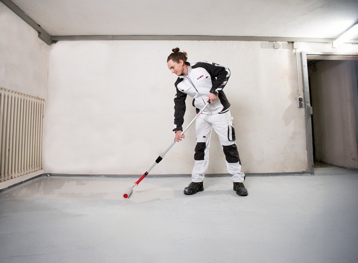 Feuchter Kellerboden: Sanierung oft ohne neue Bodenplatte möglich / Neue Abdichtungslösung hilft vielen Eigentümern ältere Häuser gegen aufsteigende Feuchtigkeit