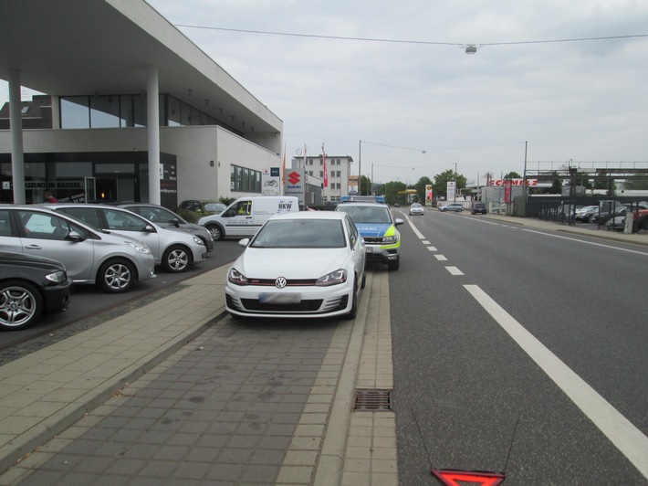 POL-KS: Kassel: Unfall mit 12.000 Euro Schaden: Schwarzer BMW mit GÖ-Kennzeichen soll Auslöser gewesen sein; Zeugen gesucht