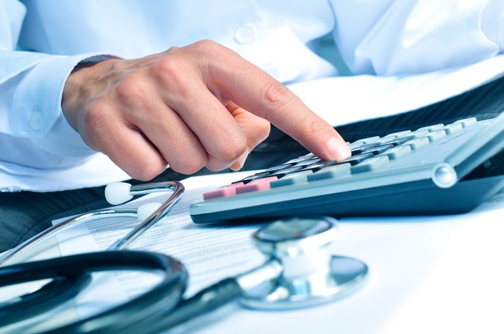AOK-Verwaltungsrat fordert Kurswechsel in der Gesundheitspolitik / Trotz GKV-Finanzkrise: AOK NordWest im Jahr 2024 mit stabilem Zusatzbeitrag, sicheren Rücklagen und mehr Mitgliedern