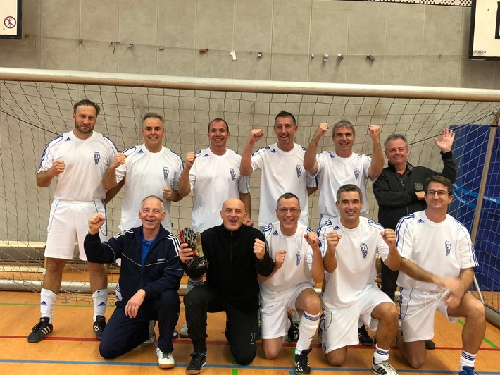 FW-D: Feuerwehr Düsseldorf Deutscher Meister der Berufsfeuerwehren im Hallenfußball