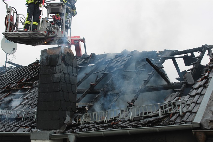 POL-DN: Aufmerksamer Nachbar warnt Bewohnerin vor Feuer