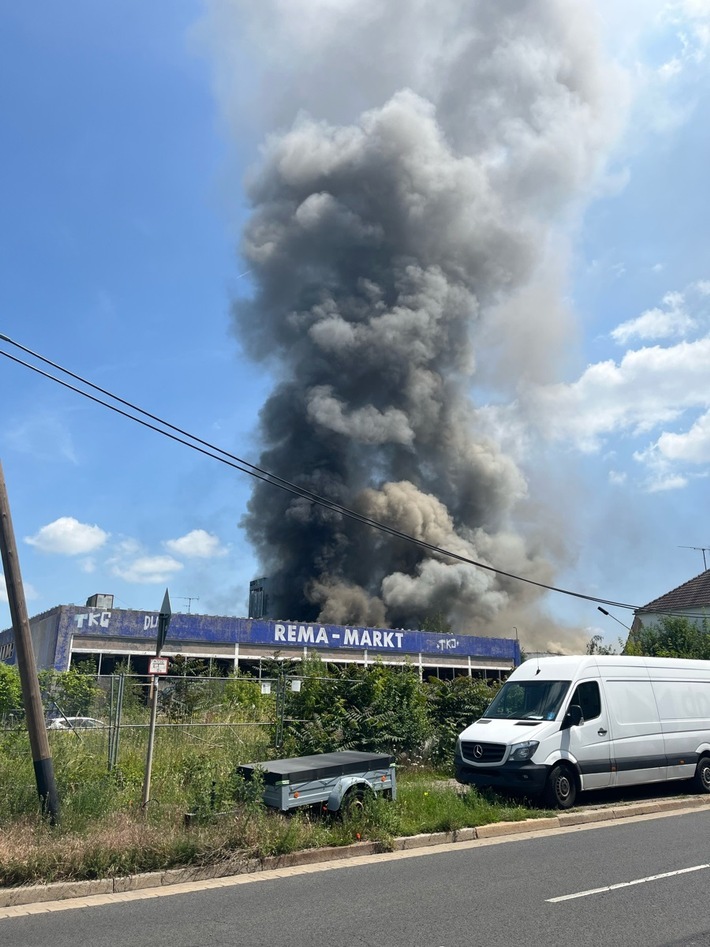 LPI-EF: Großbrand auf ehemaligem Schlachthofgelände in Erfurt